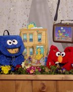 Sesame Street Elmo Plush Cosplay Crossbody Bag - Image 4